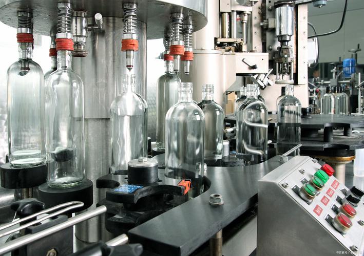 如何科學選擇白酒灌裝機生產廠家 技術、質量與開發(fā)能力并重